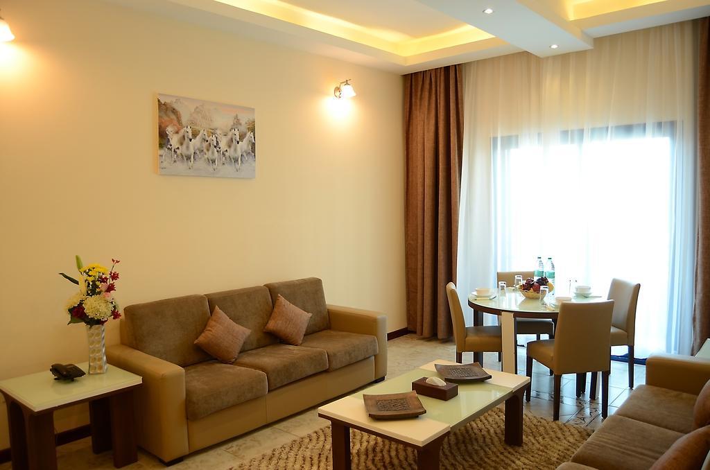 Arcadia Hotel Suites Шарджа Екстер'єр фото